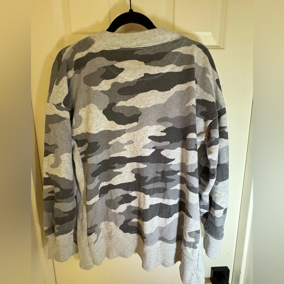 Aerie Sweatshirt Womens Small Gray Camo Oversized Slouchy Side Slits Crewneck - Picture 9 of 9